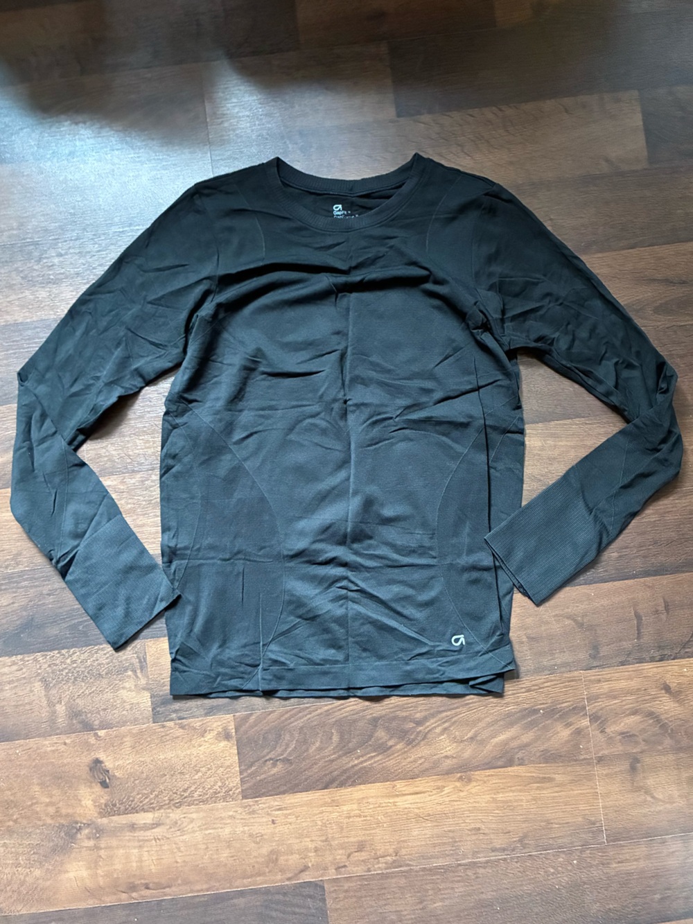 GapFit Long-Sleeve Crew Neck Shirt - Black